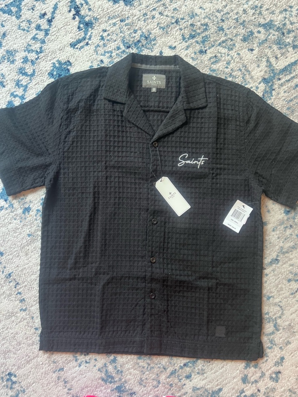Men’s Black Short-Sleeve Button Shirt